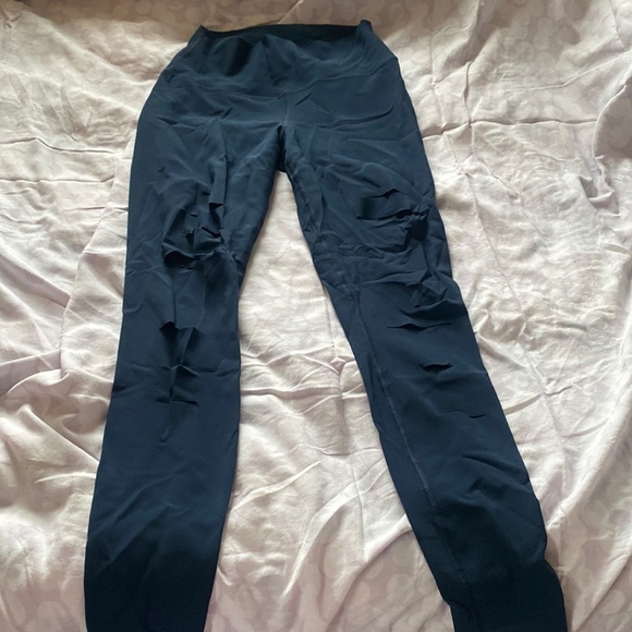 Alo Yoga Women's High Waisted Ripped Warrior Legging Size S - Picture 3 of 13